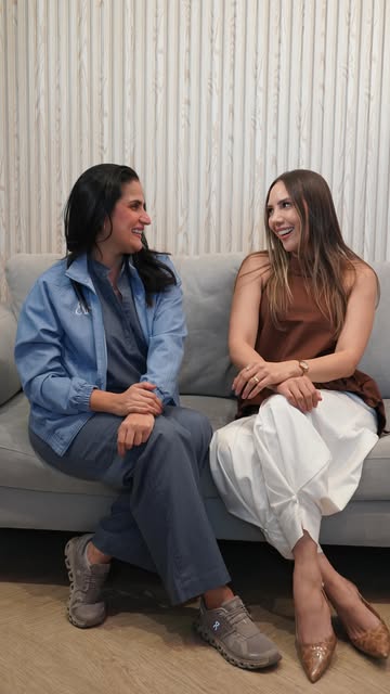 Alexandra Rueda junto a Laura Castañeda